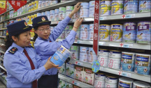Chinese tourists are buying up infant milk powder everywhere they can get it. In Hong Kong the phenomenon has resulted in widespread shortages. Hong Kong authorities have imposed a two-tin export restriction on mainland Chinese tourists Photo: voanews.com
